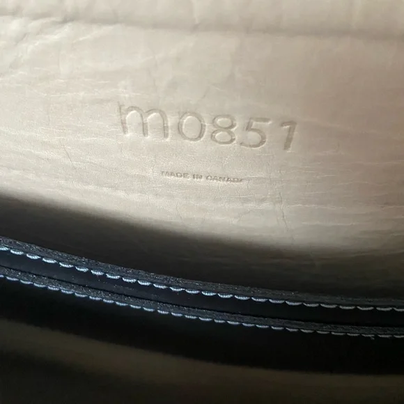 M0851 Elegant Black Leather Messenger Bag - Picture 4 of 11